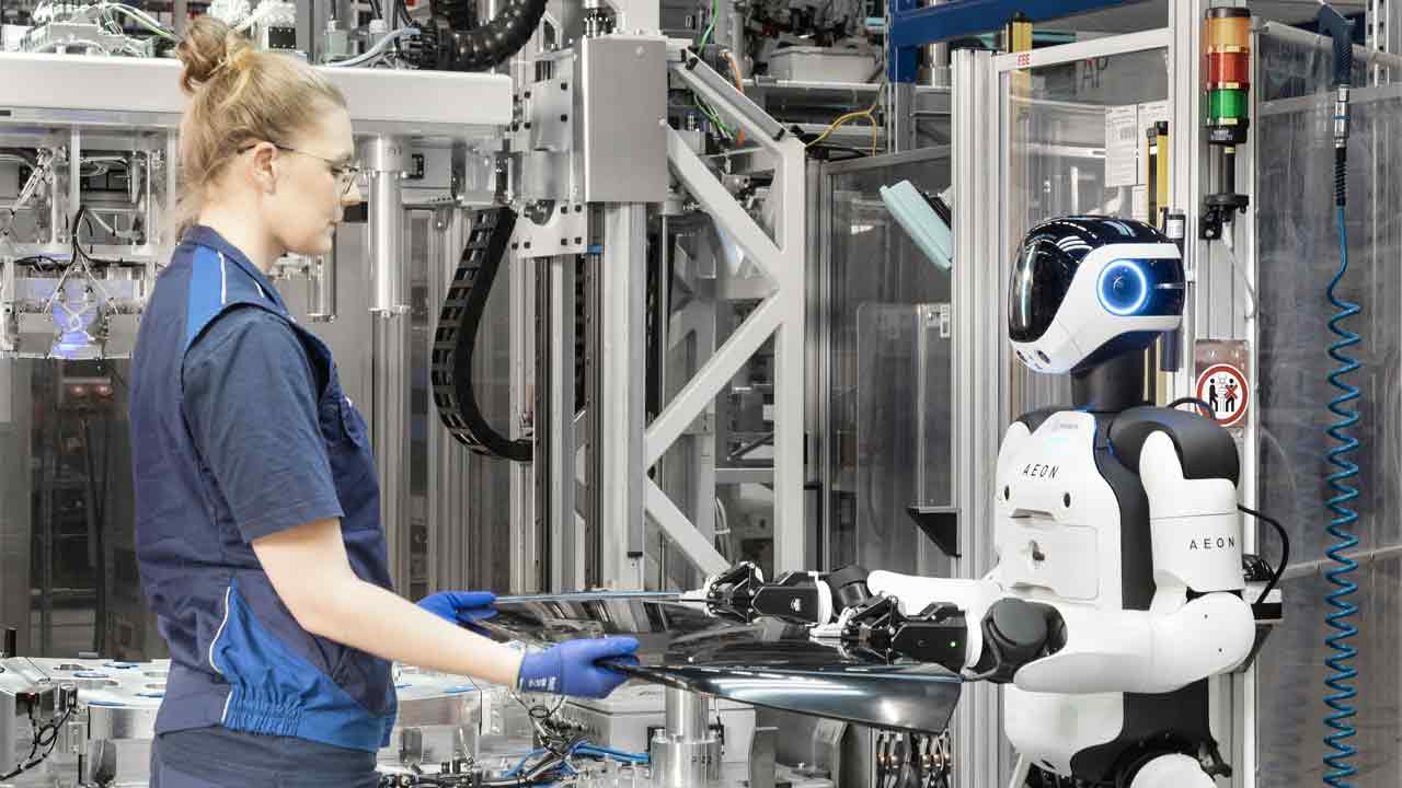 BMW 휴머노이드 로봇 AEON 작업 사진 / 사진=BMW
