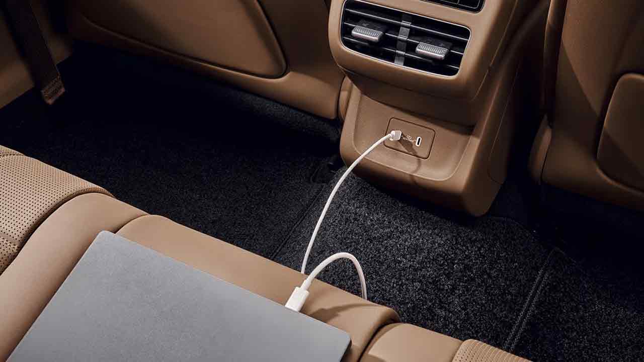 현대 더 뉴 그랜저 100W USB C타입 단자 / 사진=현대